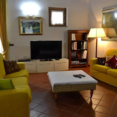 Ad Occhi Chiusi فندق مبيت وإفطار *