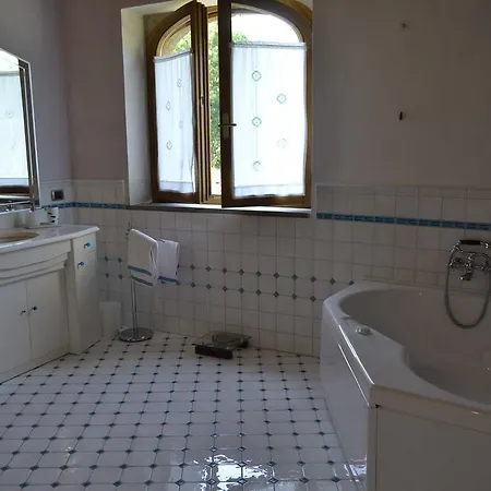 Ad Occhi Chiusi فندق مبيت وإفطار *